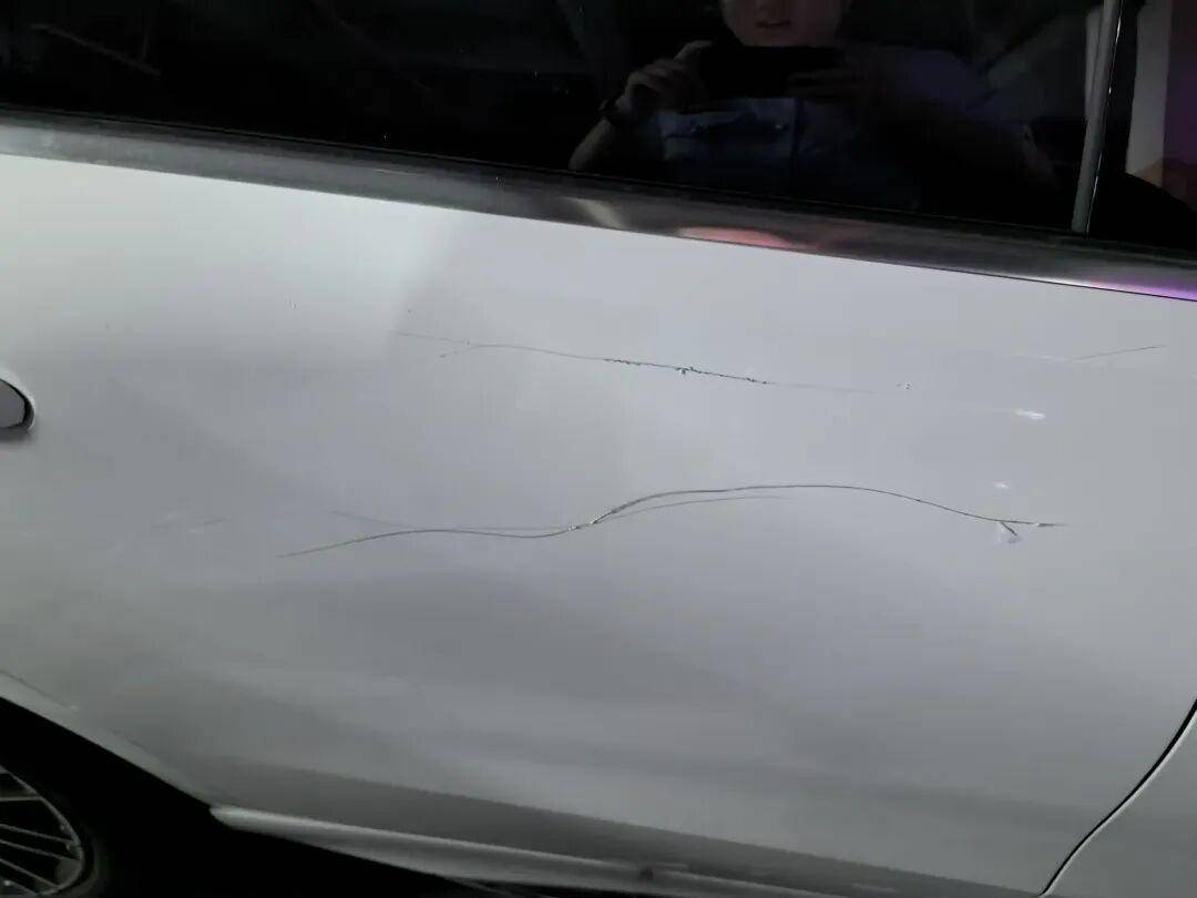 女子用铁片将邻居奔驰车划开数个口子<strong></p>
<p>tp钱包安卓版</strong>，被采取刑事强制措施 双方曾因车门磕碰发生口角