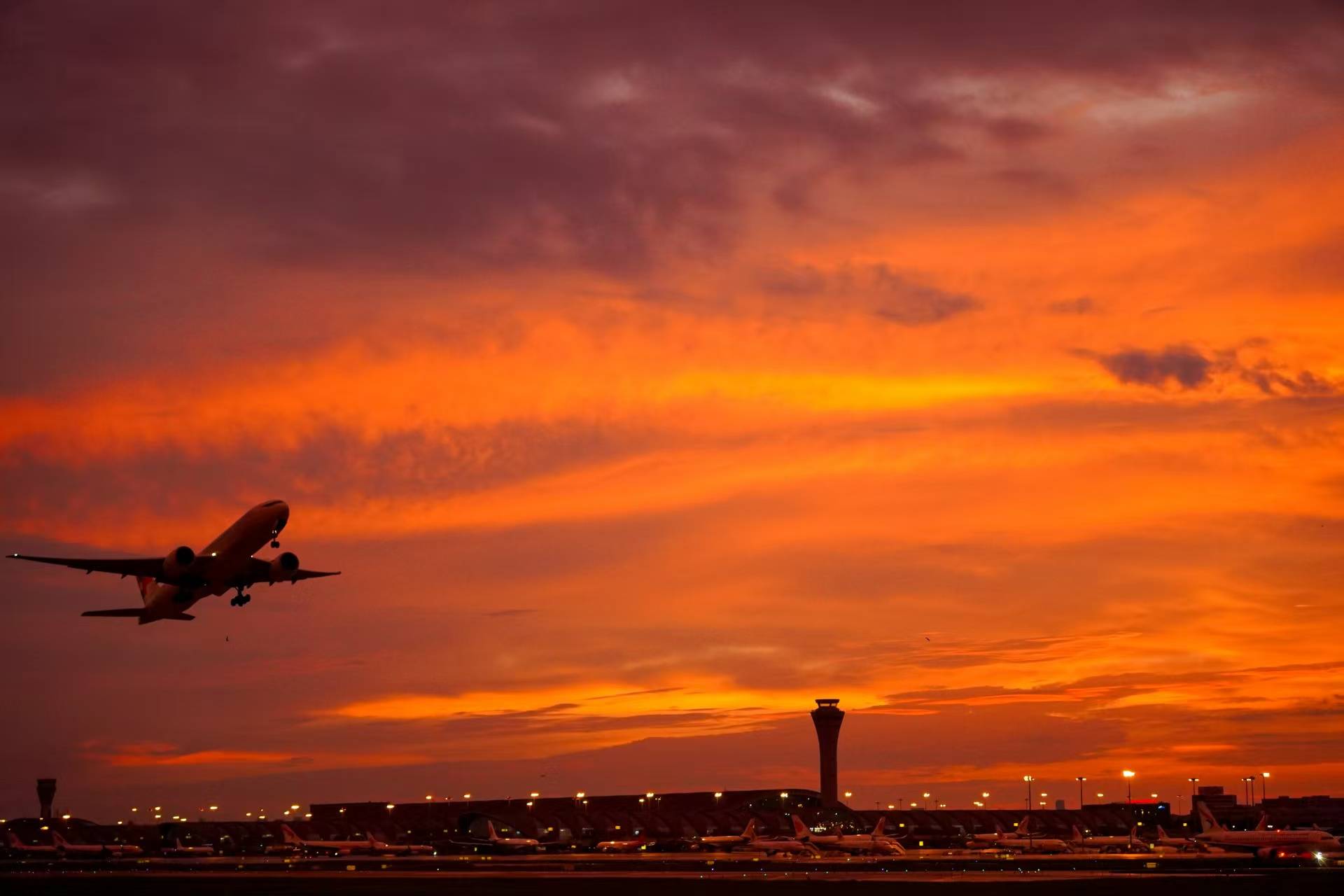 工地小伙初中毕业 靠晚霞预测获17万关注