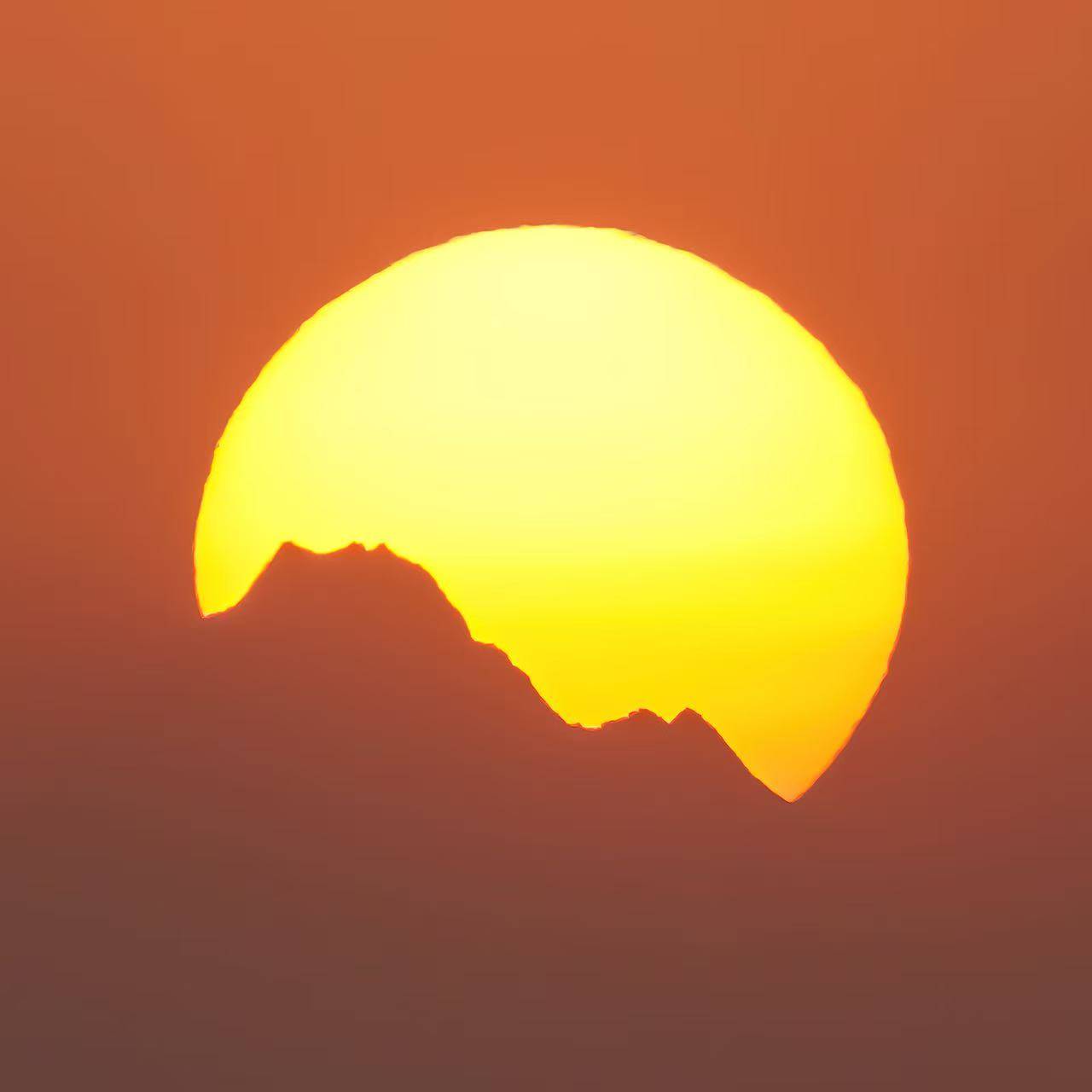 工地小伙初中毕业 靠晚霞预测获17万关注