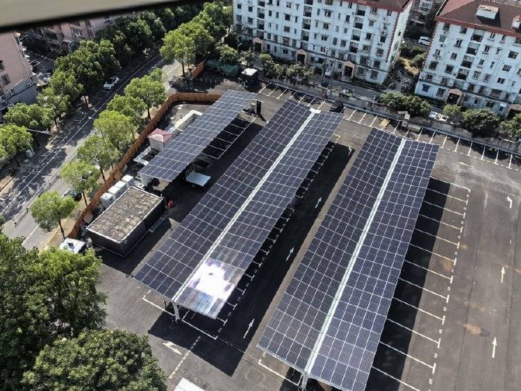 窗外现连片光伏板<strong></p>
<p>tp钱包安卓版</strong>，“眼睛快被晃瞎”上海一些光伏设施引光污染争议