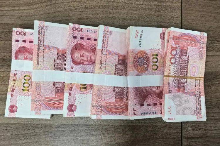 路边发现可疑包裹<strong></p>
<p>tp钱包官网</strong>，一男子鬼鬼祟祟……民警打开后惊呆了