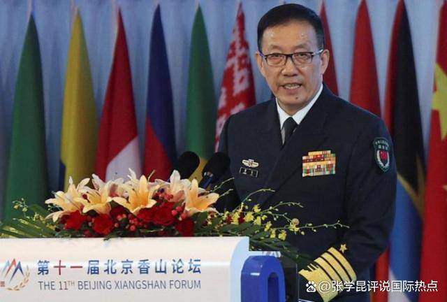 百国军事代表赴华，美国不吭声，中方打了2通电话，口气出奇强硬