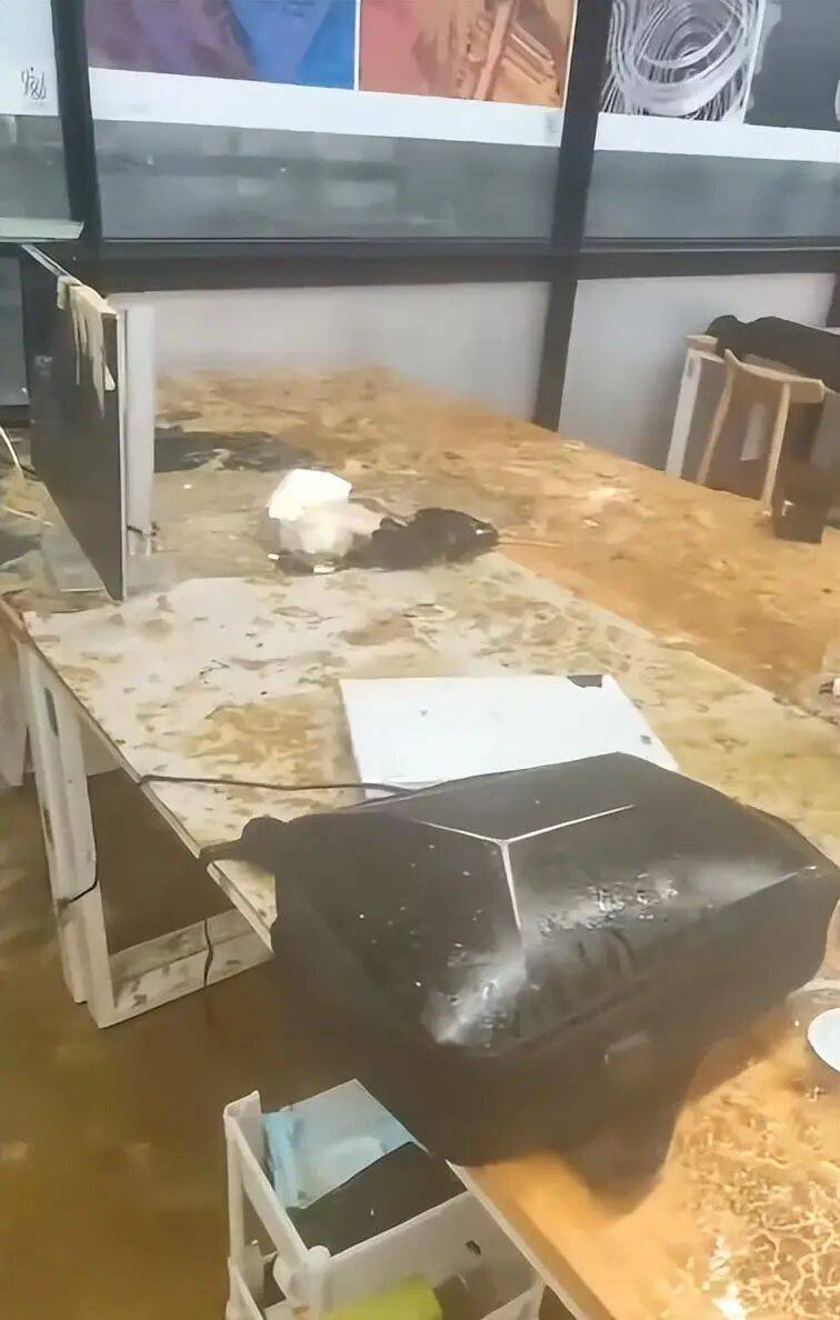 浙江杭州一女生教室正做作业<strong></p>
<p>tp钱包</strong>，头顶管道破裂被污水淋头，情绪崩溃大哭，中国美院良渚校区：眼镜堵塞管道致泄漏，女生已得到安抚