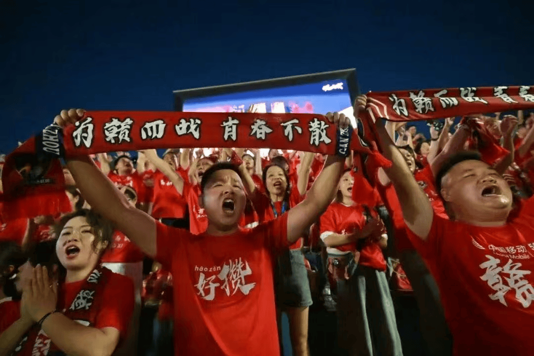 省级“苏超式”足球联赛持续扩容，多地创下现场观赛人数纪录