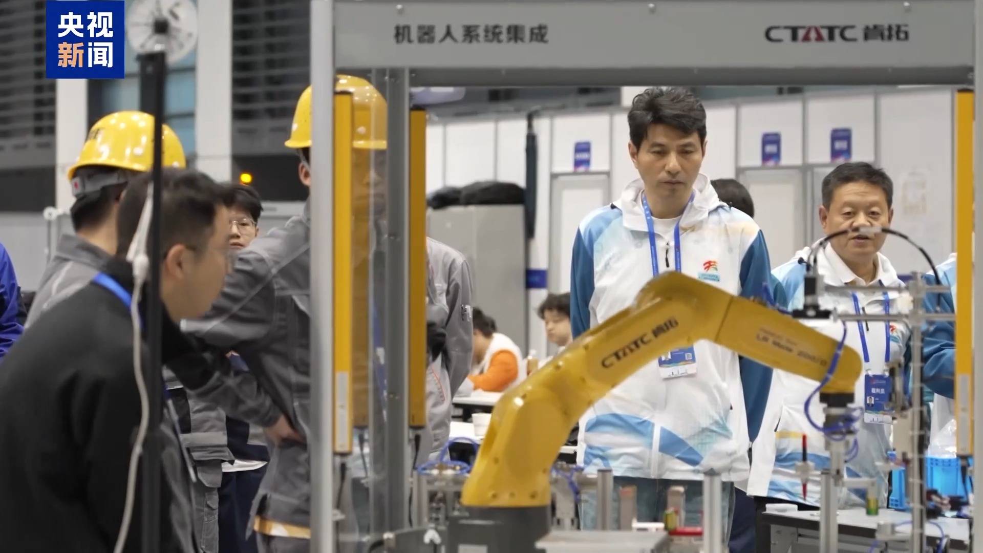 全国技能大赛炫“科技范儿” 机器人“管家”现场上岗