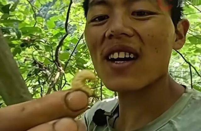 90后杨东东夺得荒野求生挑战赛冠军<strong></p>
<p>trx</strong>,每顿饭都会吃点老鼠,获10万奖金,比赛前后对比照曝光