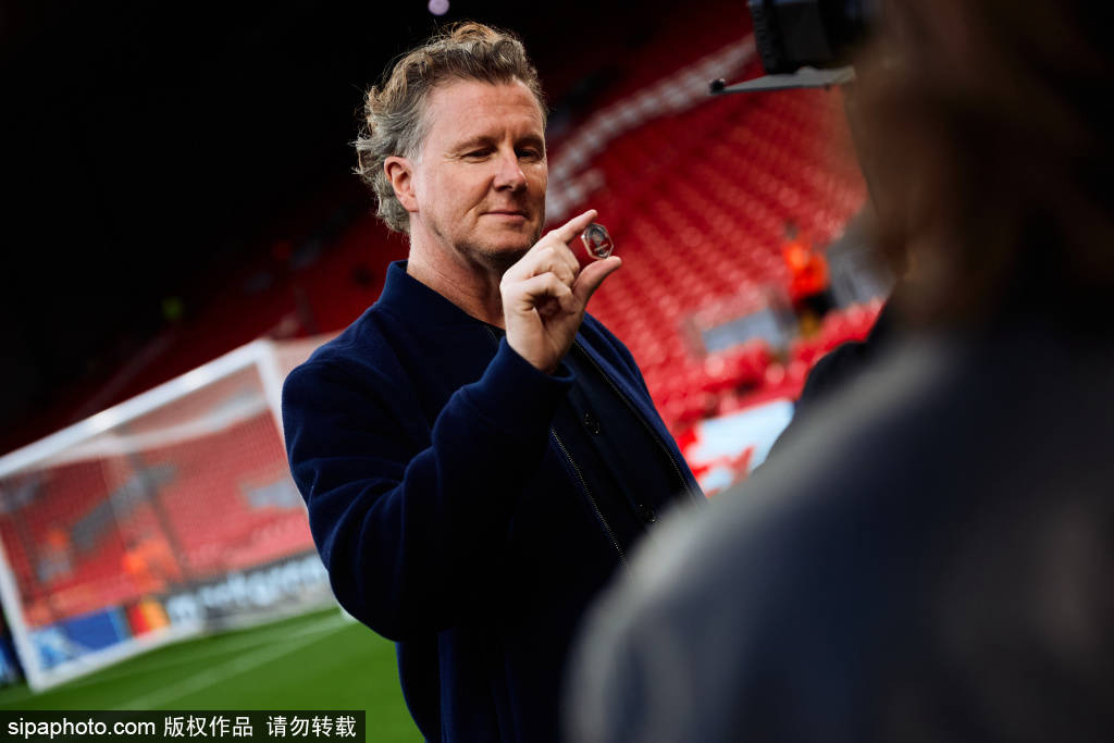 误判!回放显示水晶宫球员碰球出界<strong></p>
<p>trx价格</strong>,利物浦失球的角球应是球门球!