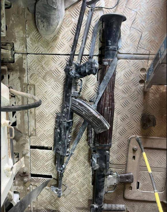 一命抵一命！敢死队手持56步枪<strong></p>
<p>trx价格</strong>，打死一名以军少校，进地道前阵亡