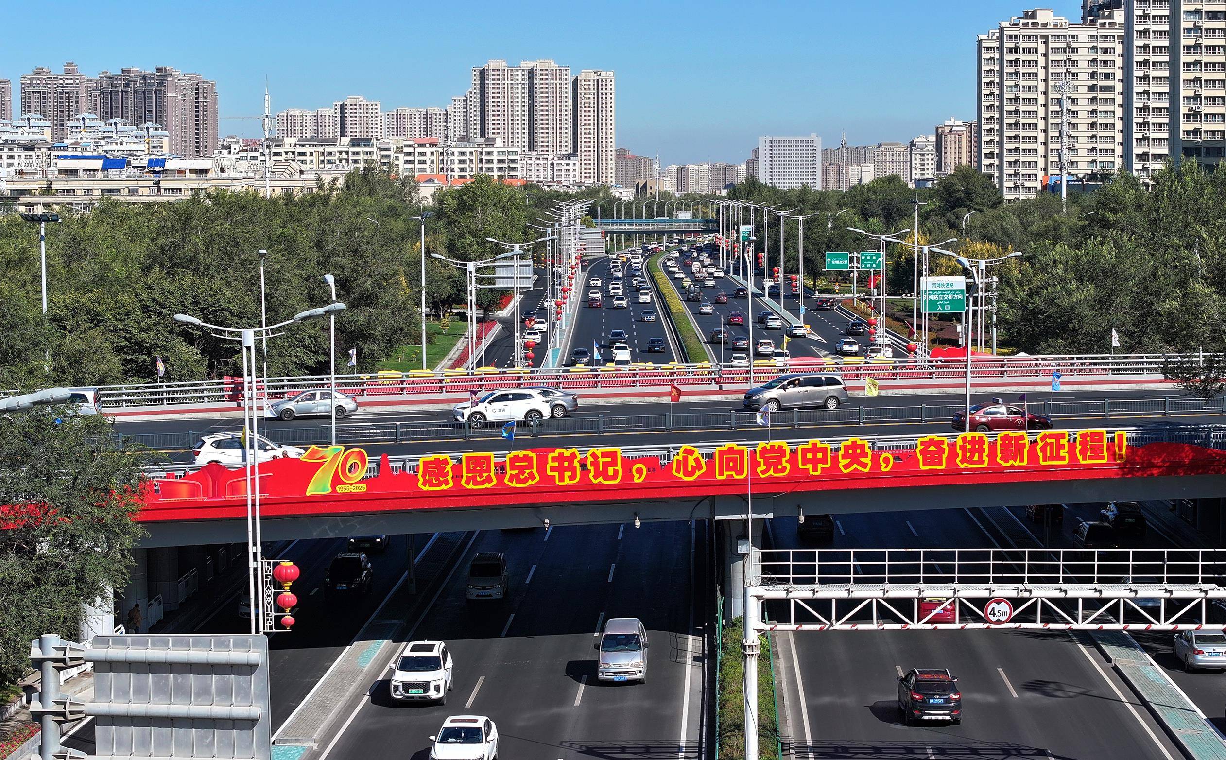 时政微观察丨大美新疆 气象万千