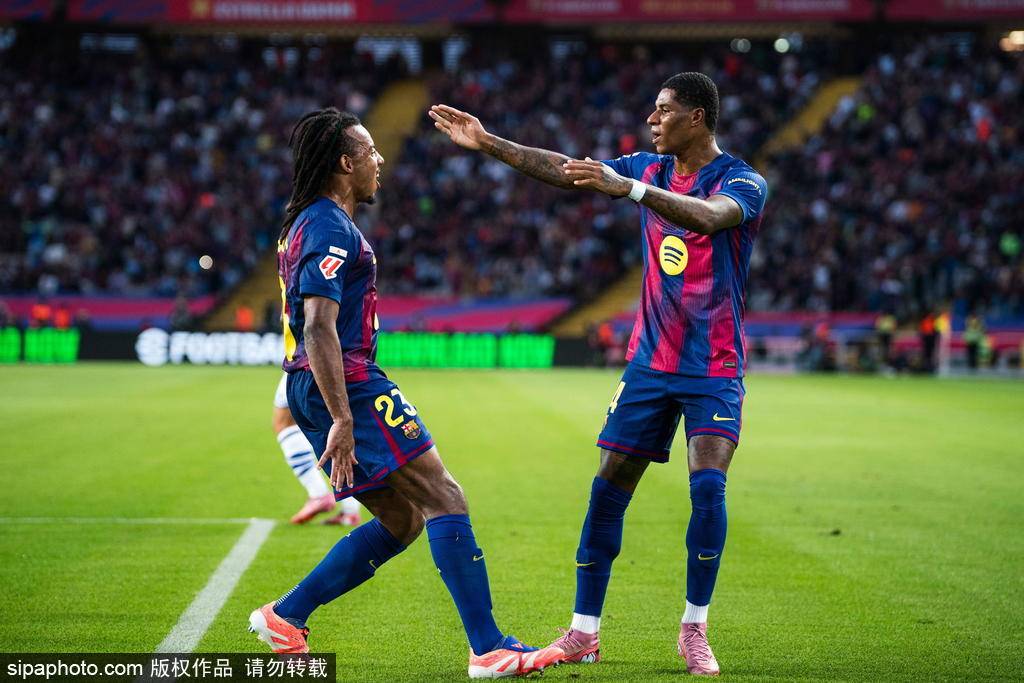 西甲-亚马尔助攻莱万破门 巴萨连场逆转2-1皇家社会登顶