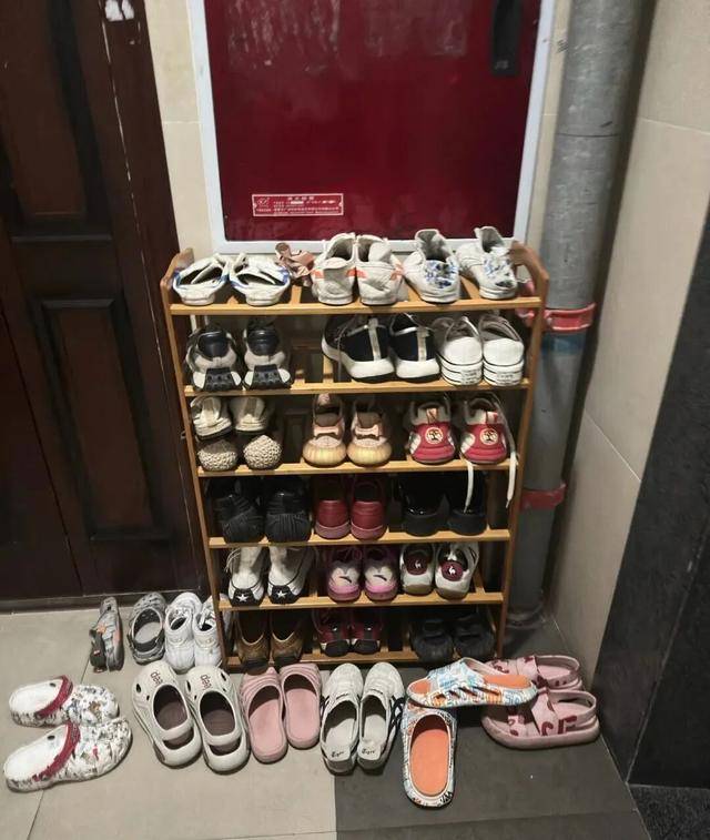 物业“不让门口放鞋子”<strong></p>
<p>TRX币</strong>，门口放鞋柜违法吗？