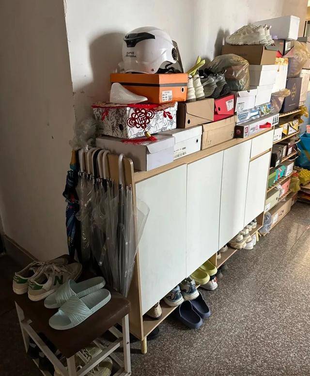 物业“不让门口放鞋子”<strong></p>
<p>TRX币</strong>，门口放鞋柜违法吗？