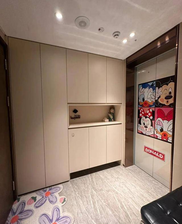 物业“不让门口放鞋子”<strong></p>
<p>TRX币</strong>，门口放鞋柜违法吗？