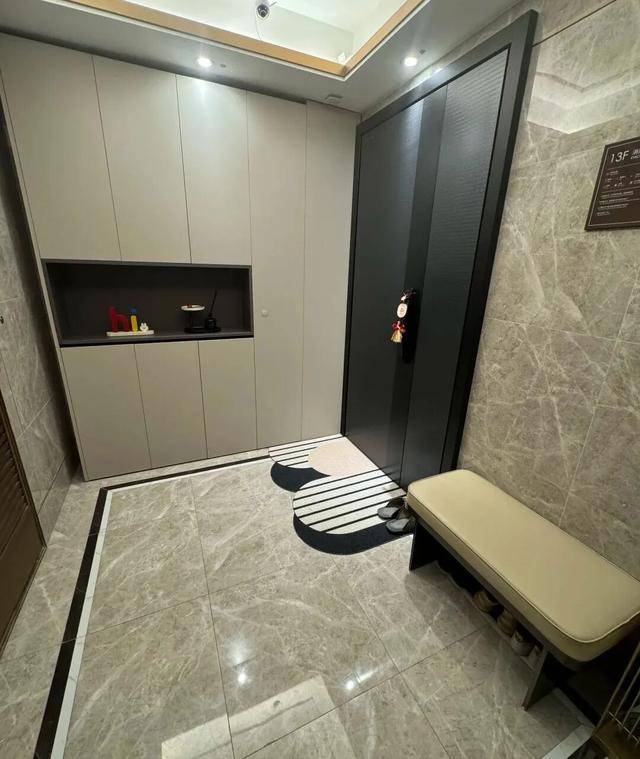 物业“不让门口放鞋子”<strong></p>
<p>TRX币</strong>，门口放鞋柜违法吗？