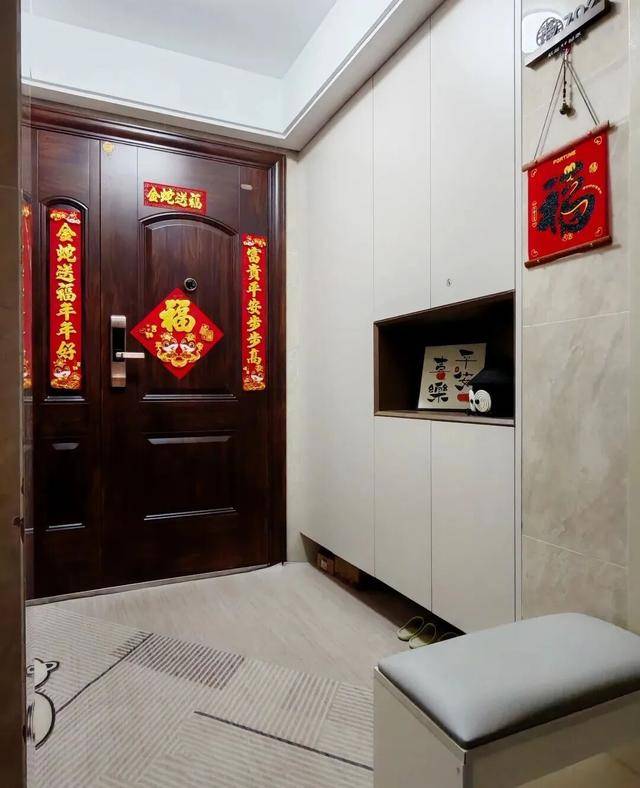 物业“不让门口放鞋子”<strong></p>
<p>TRX币</strong>，门口放鞋柜违法吗？