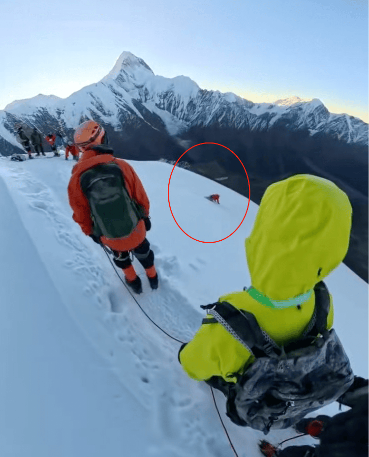 海拔5588米雪山上男子滑坠遇难 亲人：<strong></p>
<p>TRX币</strong>他解开安全绳给同行游客拍照被冰爪绊倒