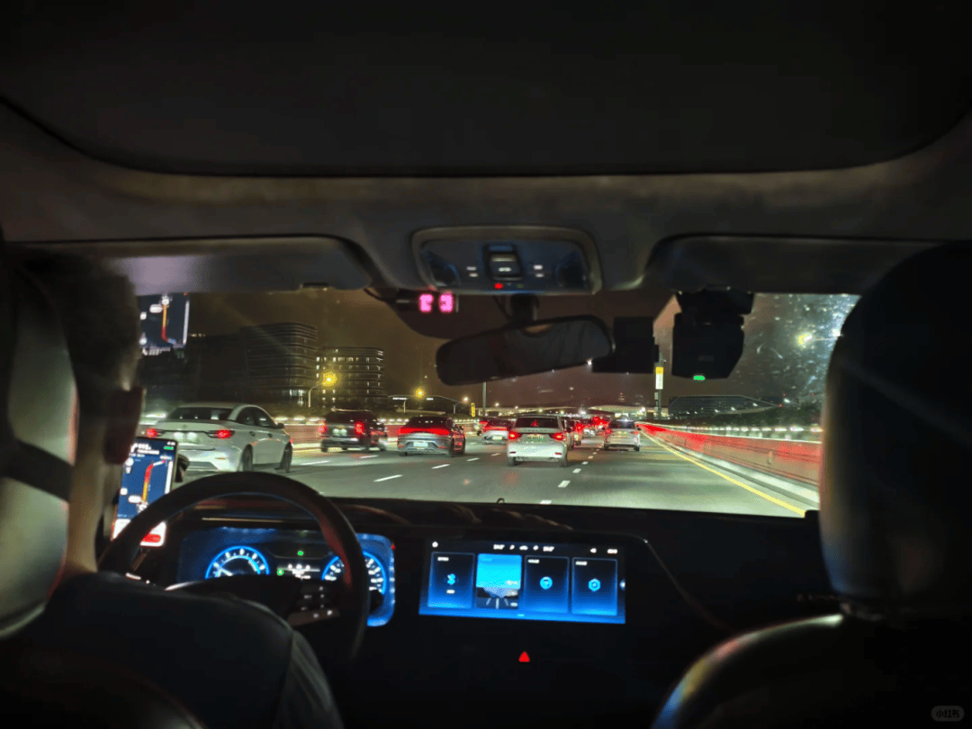 “不亚于春节回家”！凌晨5点<strong></p>
<p>usdt暴跌</strong>，深圳有人已经堵在路上……