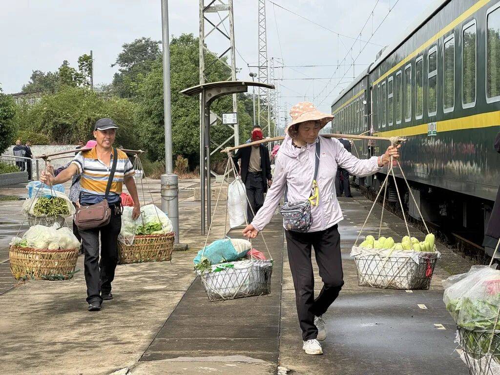 纸质火车票退场<strong></p>
<p>usdt暴跌</strong>，每道折痕里都藏着远方、爱情与山河记忆