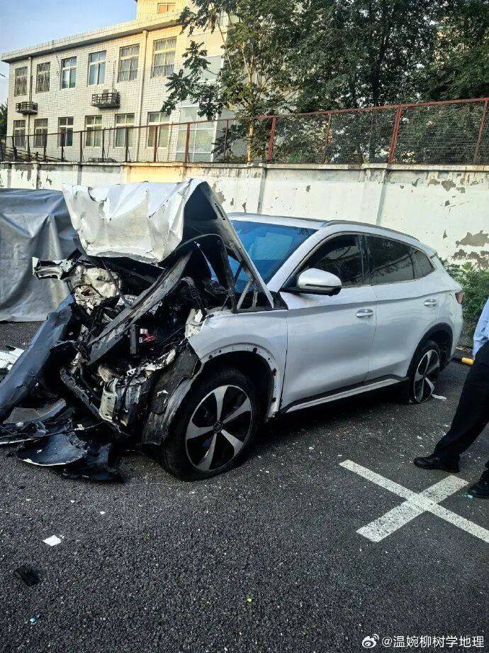 比亚迪车主多处骨折<strong></p>
<p>usdt钱包</strong>，其妻发声：往后日子不知怎么过！陈震车祸后再度致歉