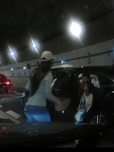 广州一男孩跪地拦车救母感动全网<strong></p>
<p>usdt钱包</strong>，妈妈回应：哭着看完视频，“没有想到孩子这么爱我”