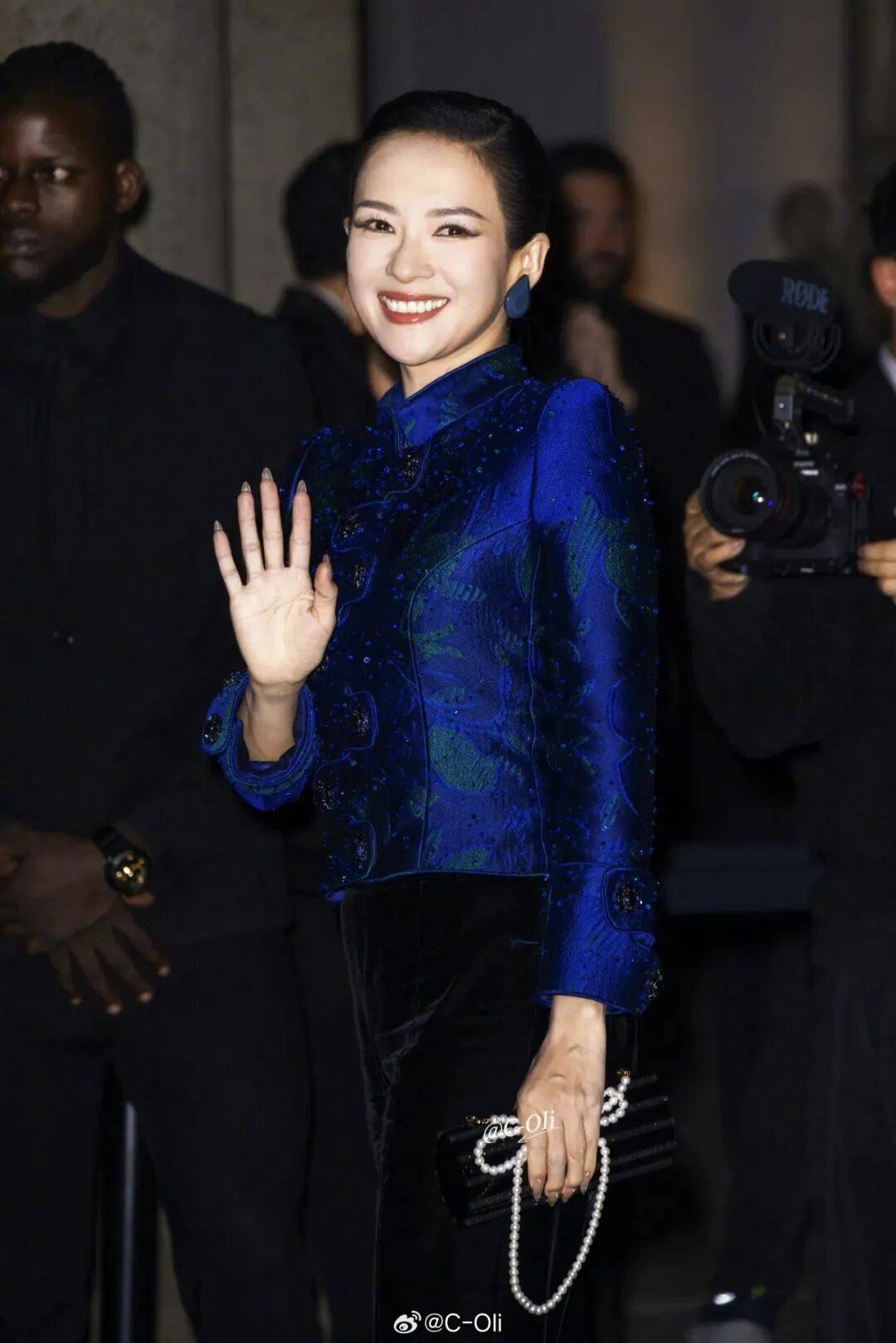 时装周上的女明星<strong></p>
<p>usdt钱包</strong>，秋冬氛围感一键封顶！