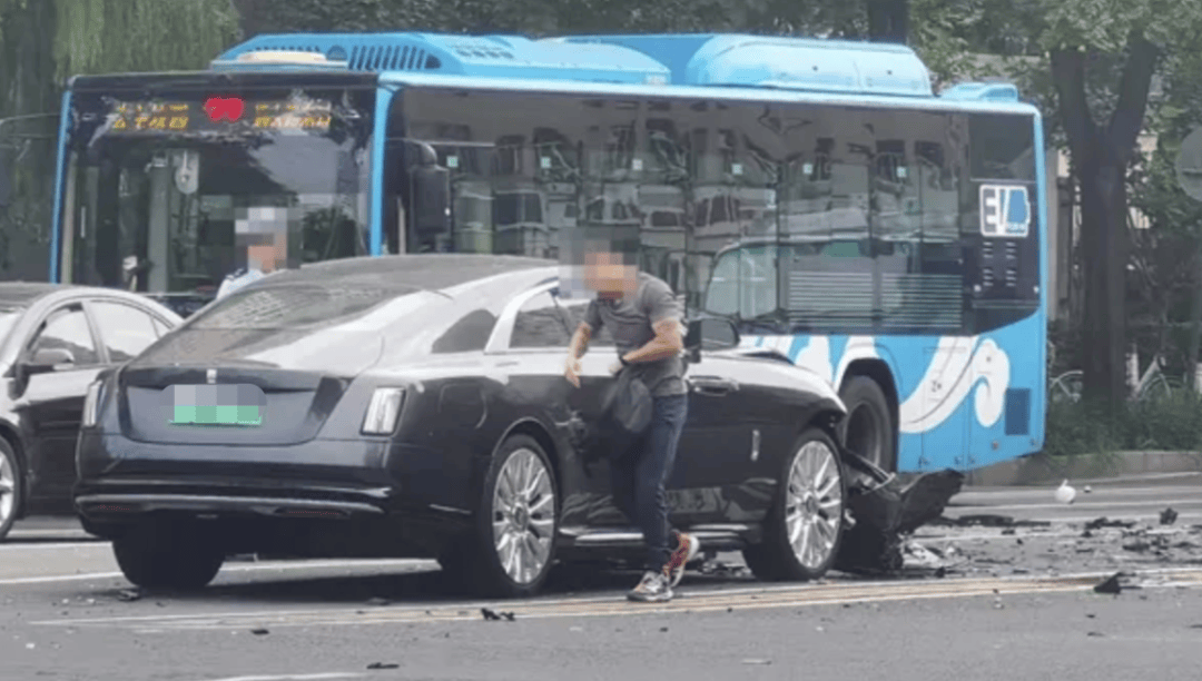 “劳斯莱斯逆行车祸”事件白车家属发声：“丈夫多处骨折！往后日子不知道怎么过”<strong></p>
<p>usdt交易平台</strong>，陈震深夜再道歉，并回应“我方律师会全力配合”