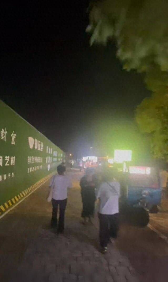 长假尾声！江西“鸡排大道”人流量减少超6成，“鸡排哥”提前下班