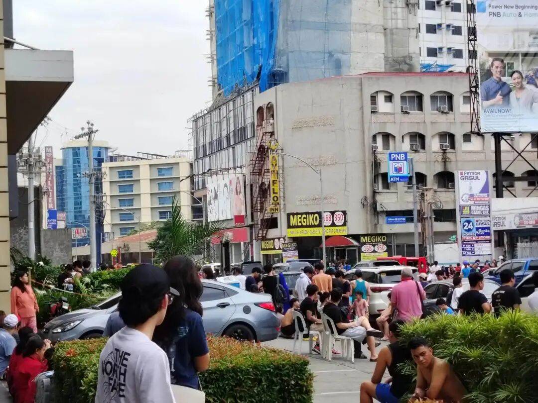 在菲华人亲历7.6级强震：震感强烈，有女生被吓哭｜鱼眼·热点