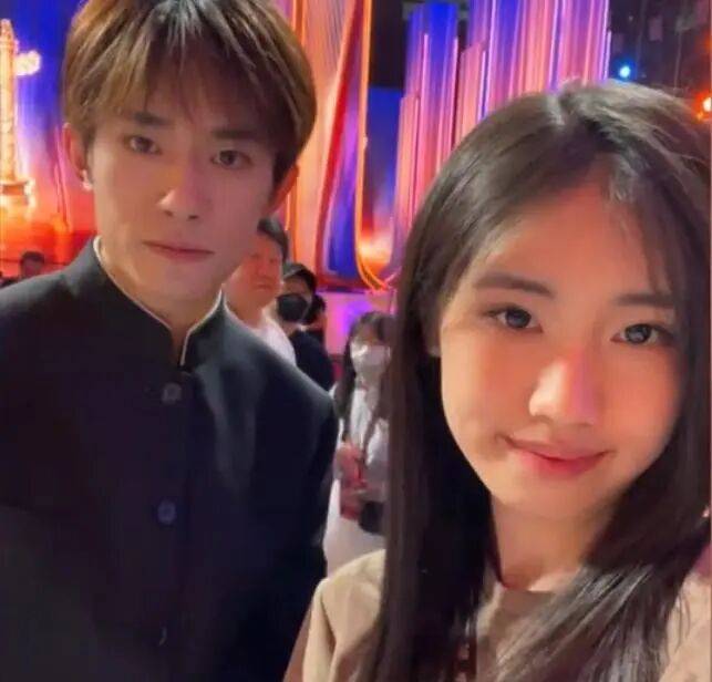 考古|冯小刚带女儿去陈思诚工作室！开个人账号还读影视专业<strong></p>
<p>usdt货币</strong>，她也要“女承父业”吗？