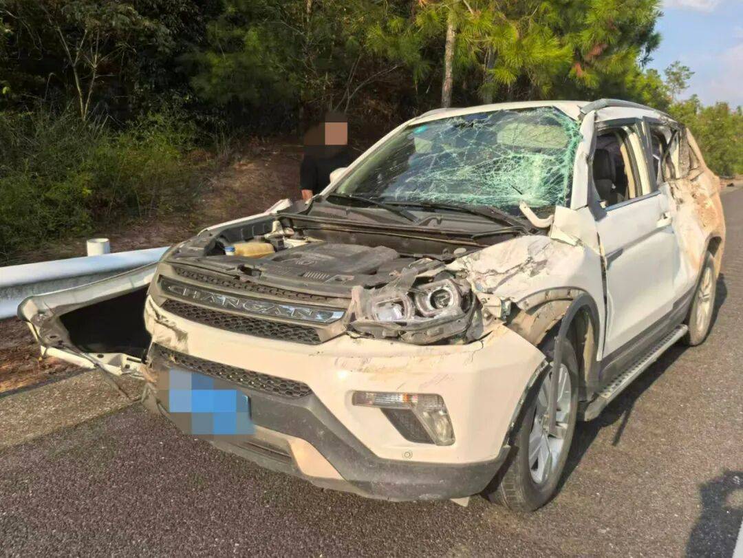 “我撒谎天打雷劈！”男子高速突然强行变道致翻车<strong></p>
<p>usdt货币</strong>，反诬赖对方