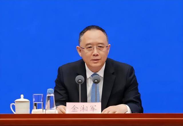 中央委员被“双开”<strong></p>
<p>usdt钱包下载</strong>，62岁女副部任上被查！中纪委上周通报查处26人