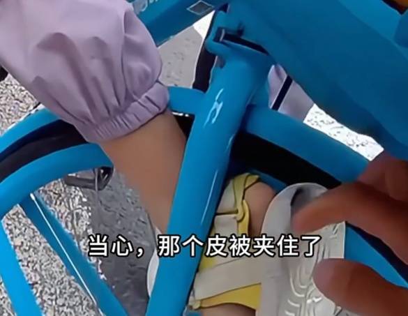 看着都疼<strong></p>
<p>usdt价格</strong>！上海街头一男子突然求助：10岁女儿被死死卡住！这个行为太危险→