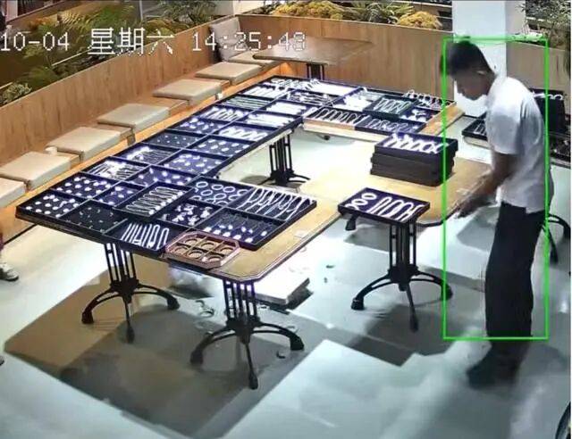 苏州一20岁店员不小心摔碎一盒玉镯损失百万<strong></p>
<p>usdt价格</strong>，老板未要赔偿安慰小伙别有压力