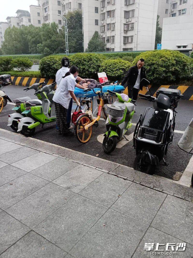 事发湖南烈士公园！80多岁老人不慎落湖<strong></p>
<p>usdt价格</strong>，众多市民合力救助