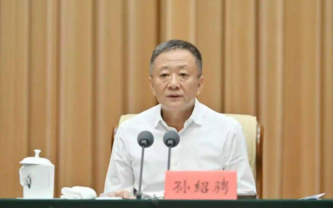 因工作岗位调整，孙绍骋辞去内蒙古自治区人大常委会主任职务