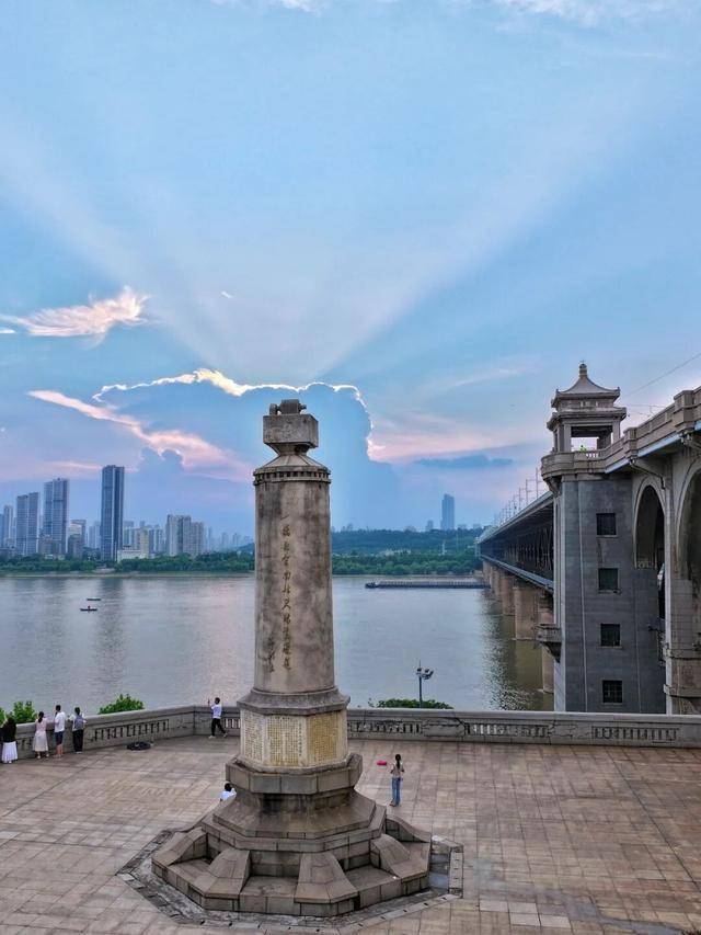 今天是她68岁生日<strong></p>
<p>usdt官网</strong>，武汉人：不准退休！