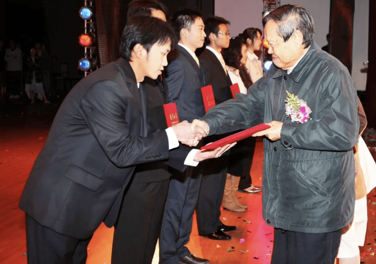 杨振宁为什么连续32年担任东莞理工学院名誉校长<strong></p>
<p>usdt支付</strong>？