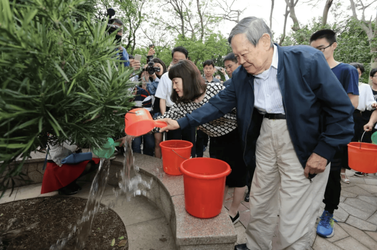 杨振宁为什么连续32年担任东莞理工学院名誉校长<strong></p>
<p>usdt支付</strong>？