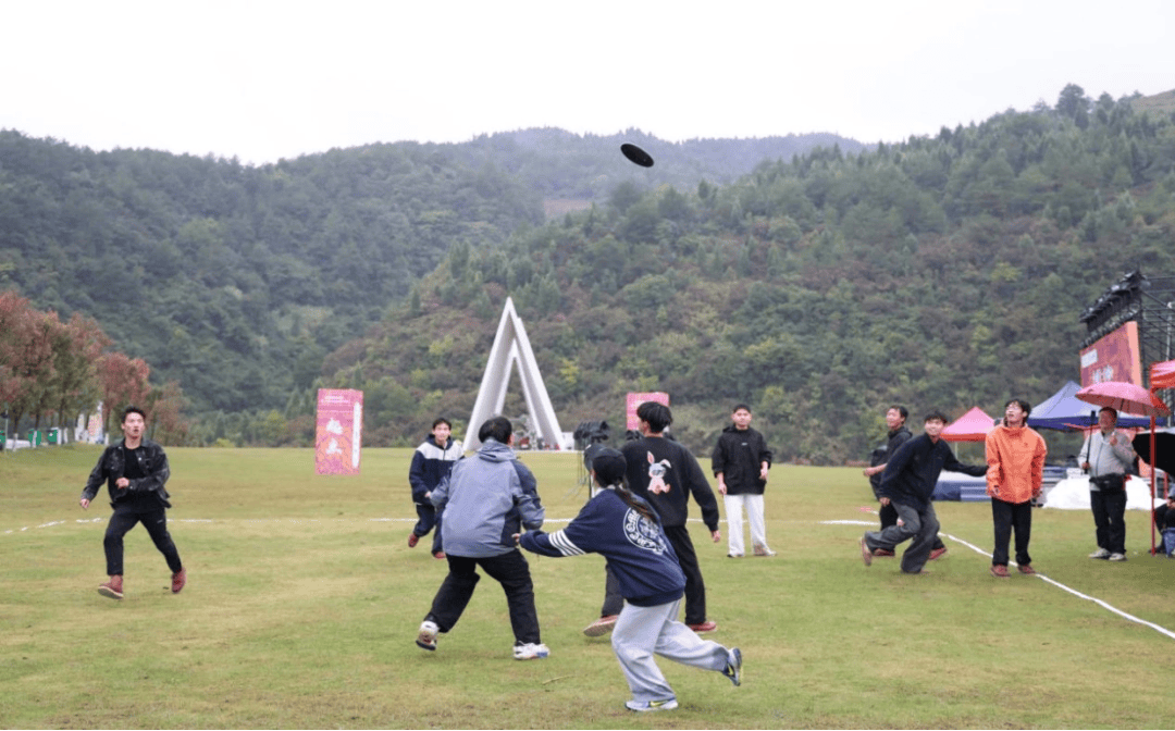 2025“魅力贵州”定向运动系列赛（黔西站）暨2025“营动中国”露营大会（黔西站）在羊驼小镇圆满落幕