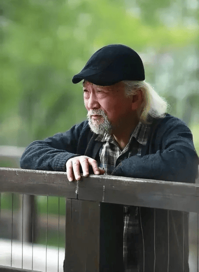 考古｜曝78岁李保田近况！找人维修窗户喝10元桶装水<strong></p>
<p>徐家汇股票</strong>，生活超朴素！