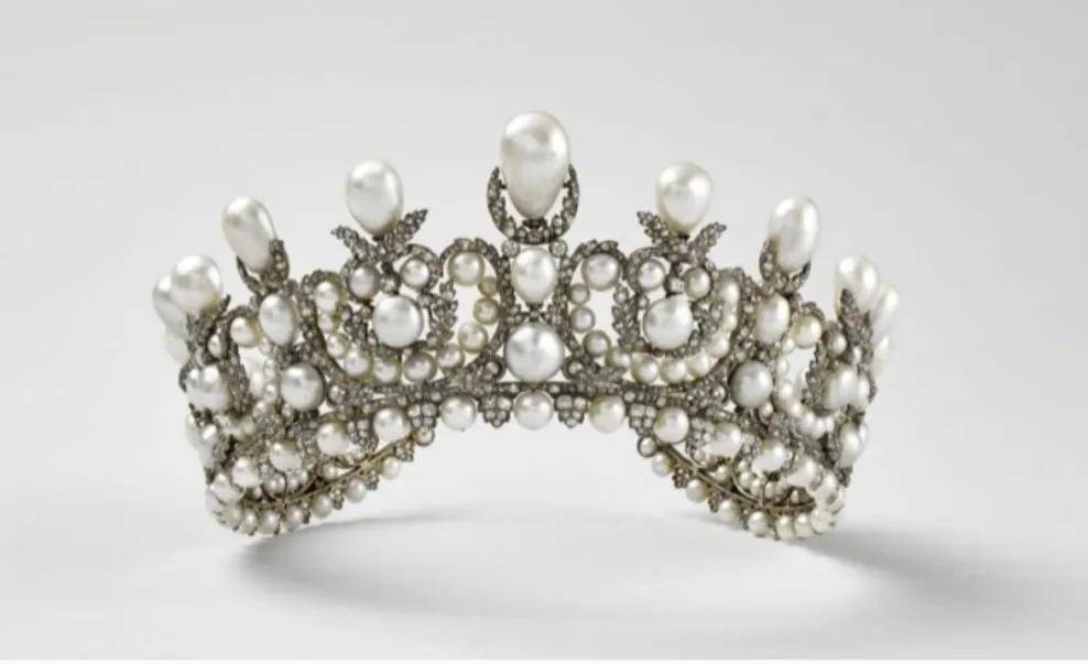 卢浮宫被盗的珠宝中<strong></p>
<p>徐家汇股票</strong>，有拿破仑送给妻子的爱情信物