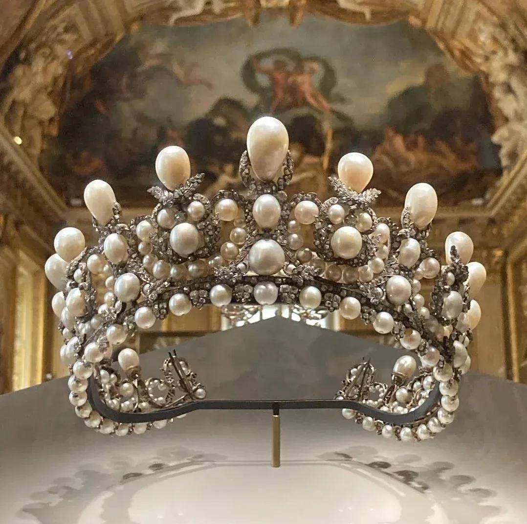 卢浮宫被盗的珠宝中<strong></p>
<p>徐家汇股票</strong>，有拿破仑送给妻子的爱情信物