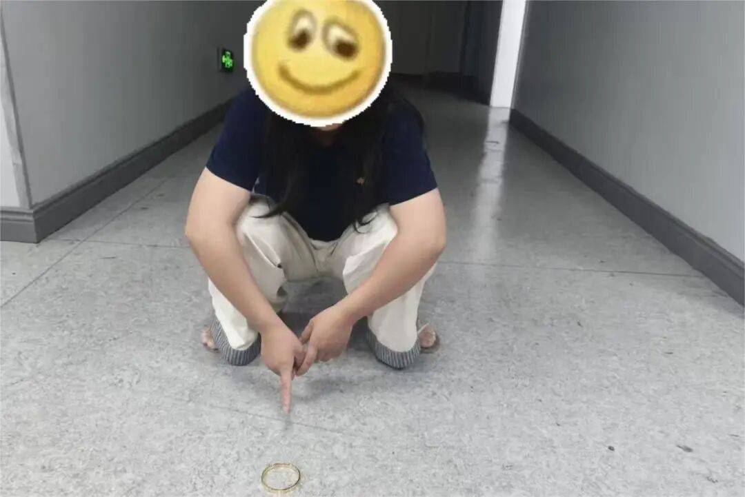 江西一新娘金手镯婚前被堂嫂掉包成铜手镯<strong></p>
<p>海能达股票</strong>，堂嫂事后还淡定去吃席，目前已被采取刑事强制措施