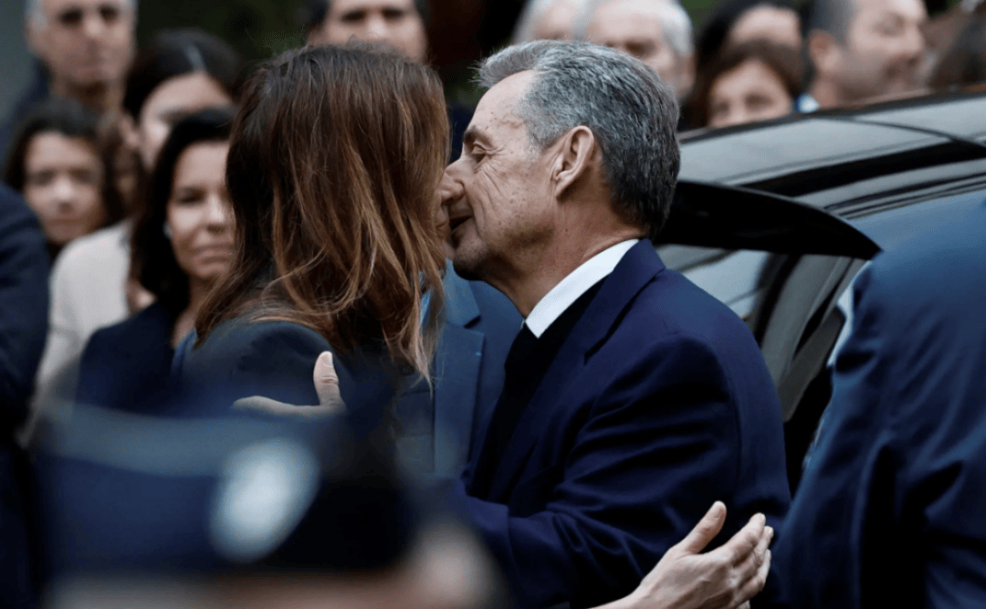 70岁法国前总统萨科齐的“坐牢style”：入狱前密会马克龙<strong></p>
<p>东方国信股票</strong>，入狱后开始写书