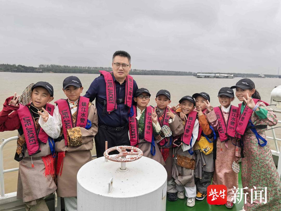 “叔叔是江苏的<strong></p>
<p>东方国信股票</strong>，将来一定带你们去看看！”镇江警官不忘承诺，四次组织近百名藏区学子来苏研学