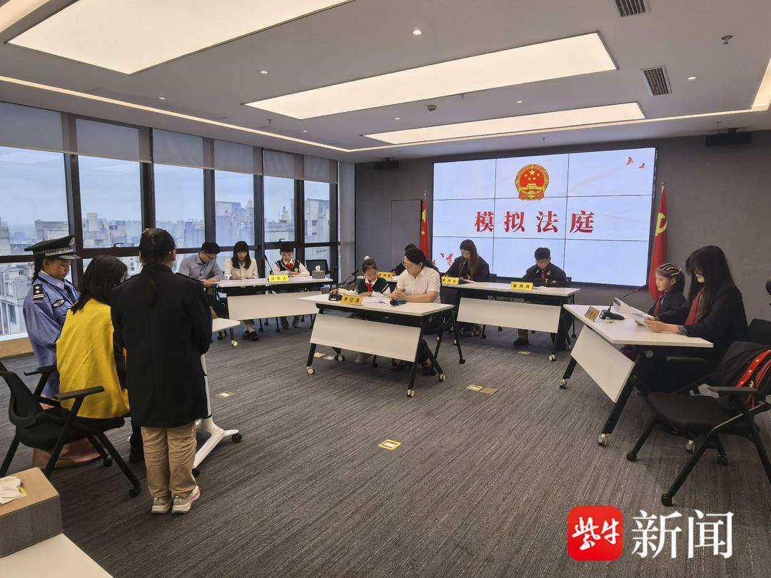 “叔叔是江苏的<strong></p>
<p>东方国信股票</strong>，将来一定带你们去看看！”镇江警官不忘承诺，四次组织近百名藏区学子来苏研学