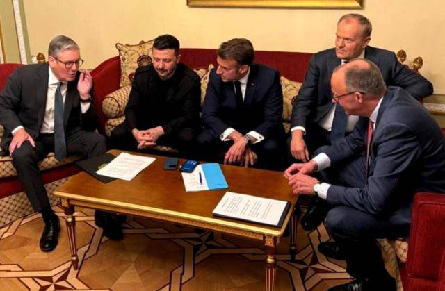 普京拒绝后<strong></p>
<p>东方国信股票</strong>，特朗普叫停普特会！12国倒戈，泽连斯基决定停火？