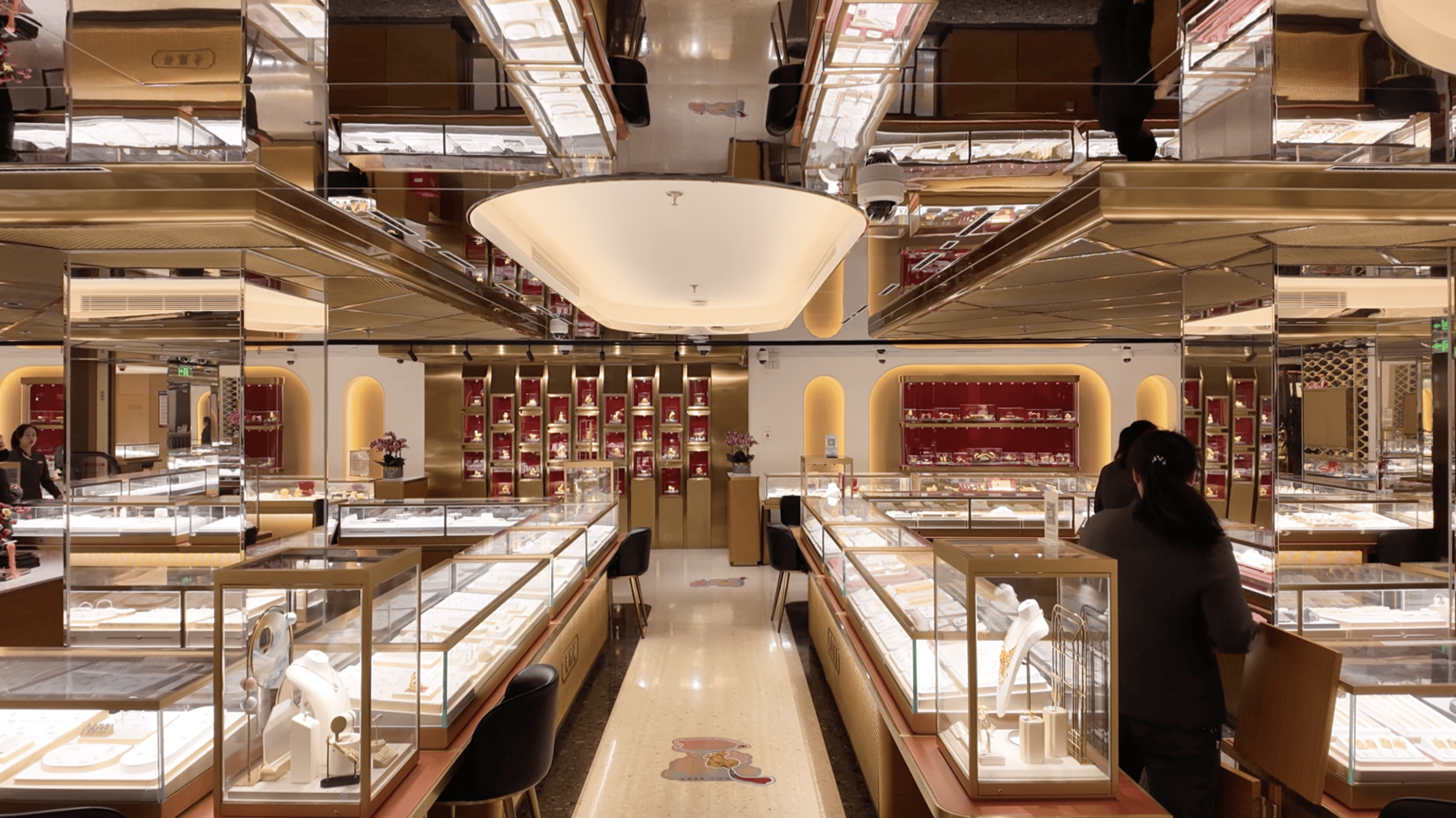 实探｜金价惊魂一夜后：“囤金大爷大妈”挤爆金店<strong></p>
<p>东方国信股票</strong>，拿下百克金条