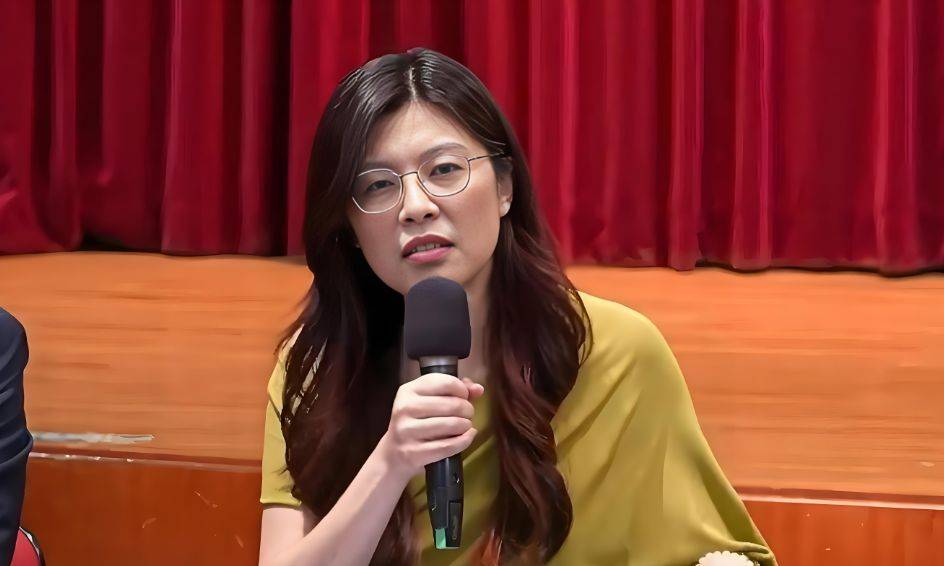 郑丽文高喊“我是中国人”<strong></p>
<p>东方国信股票</strong>，但她手里的国民党机会已经不多了