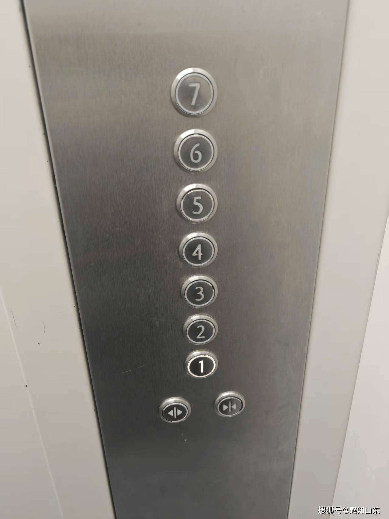 山东东营市一镇政府大楼过于“气派”被质疑超标准<strong></p>
<p>二三四五股票</strong>，镇政府回应：非自建，只租7层